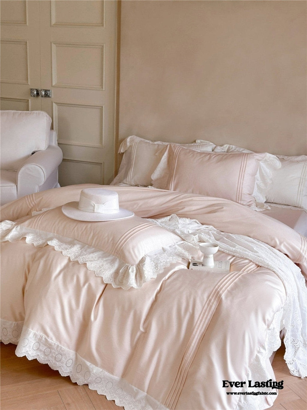 Isabelle Silky Cottage Ruffled Bedding Set / Pink