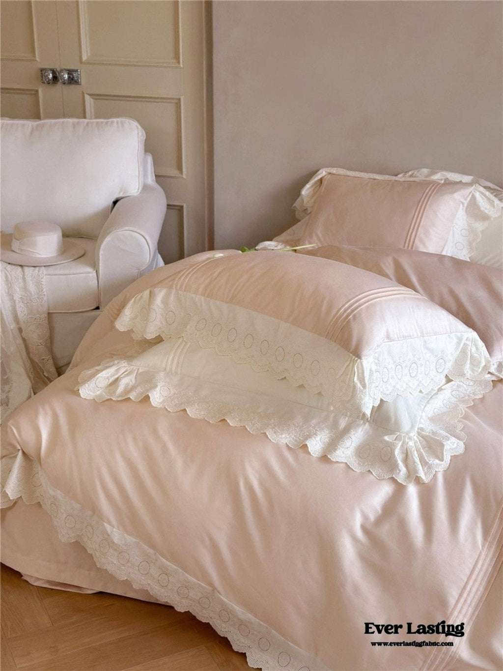Isabelle Silky Cottage Ruffled Bedding Set / Pink
