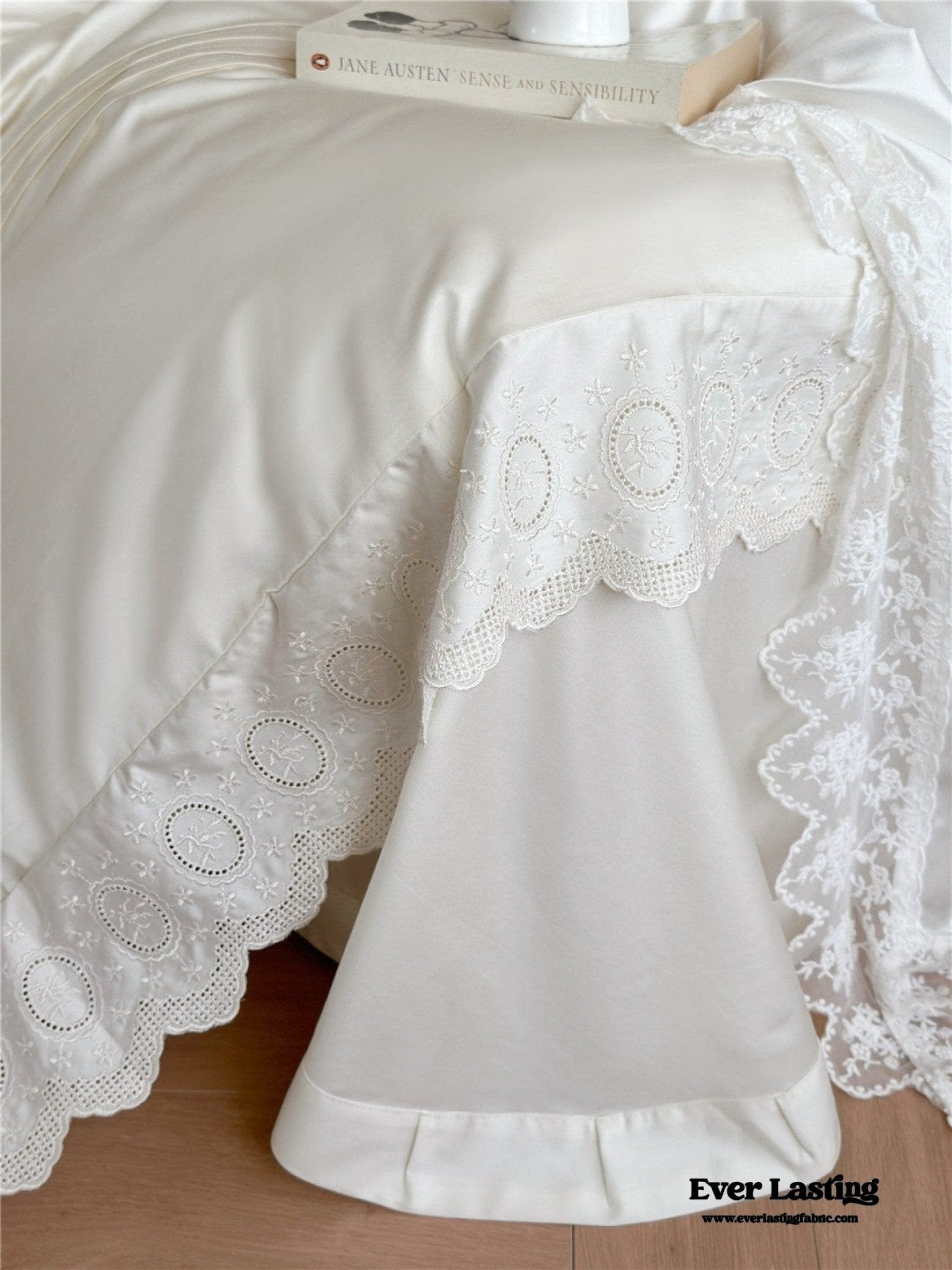 Isabelle Silky Cottage Ruffled Bedding Set / Pink