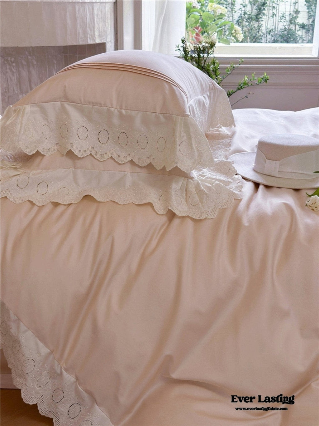 Isabelle Silky Cottage Ruffled Bedding Set / Pink